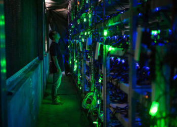 Bitcoin scende al livello più basso in due settimane mentre la Cina intensifica le operazioni di mining di criptovalute
