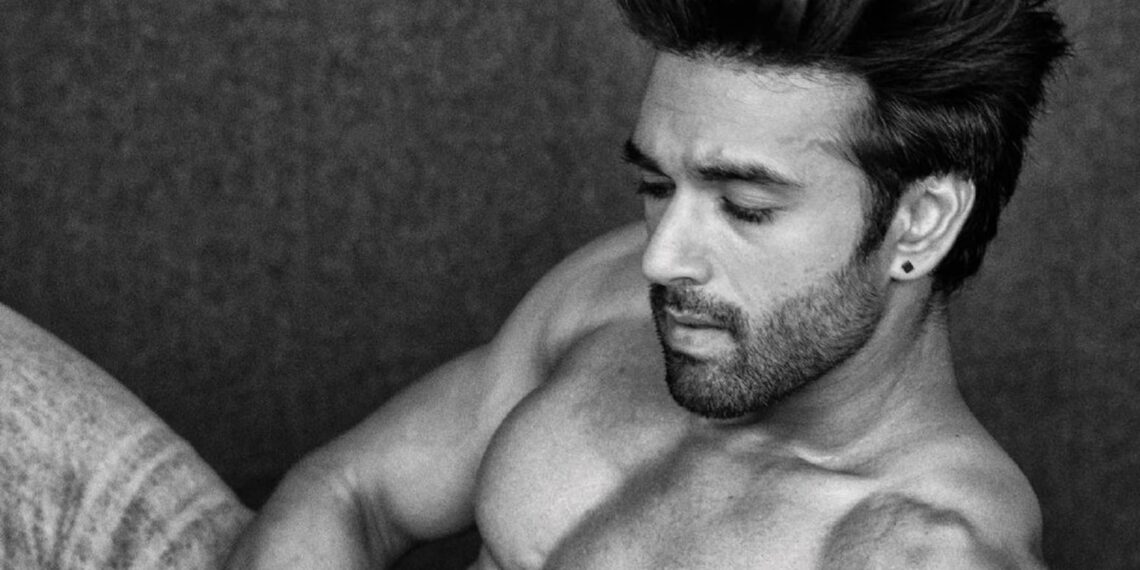 GUARDA LE FOTO |  Pulkit Samrat sfoggia un corpo scolpito: essere in forma è uno stile di vita
