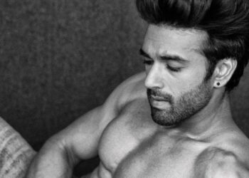 GUARDA LE FOTO |  Pulkit Samrat sfoggia un corpo scolpito: essere in forma è uno stile di vita