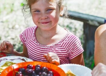 Porzioni più grandi di verdure possono aiutare ad aumentare l'assunzione di verdure dei bambini