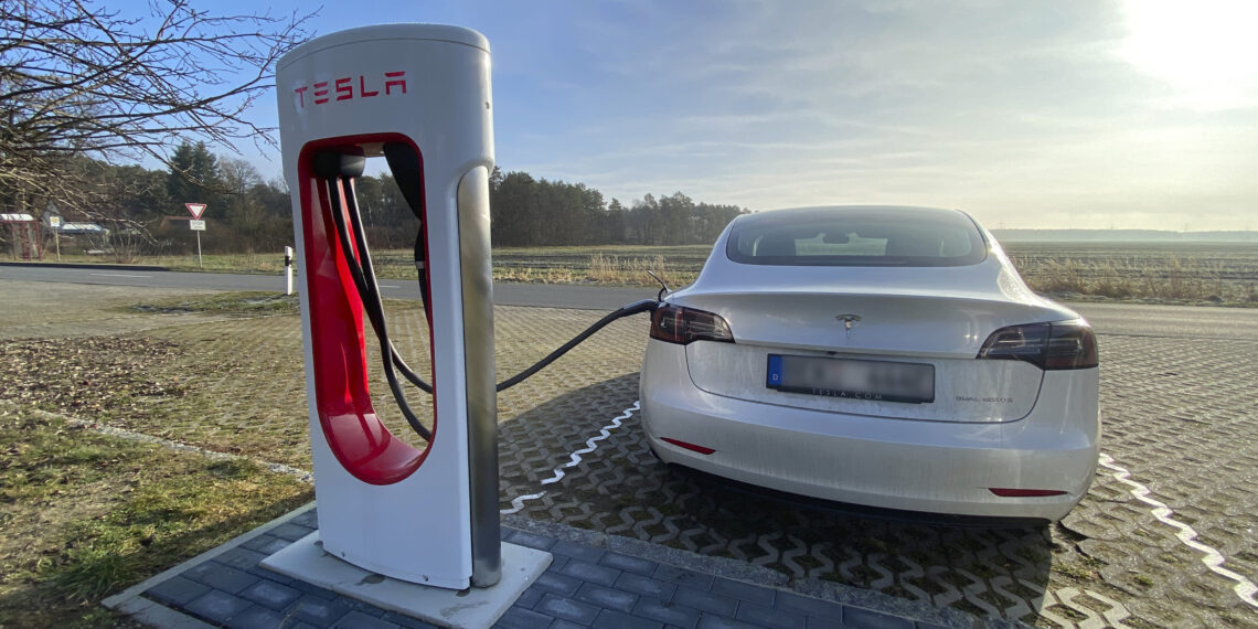 Tesla Model 3 recupera le approvazioni di sicurezza da Consumer Reports, IIHS