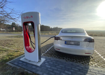 Tesla Model 3 recupera le approvazioni di sicurezza da Consumer Reports, IIHS