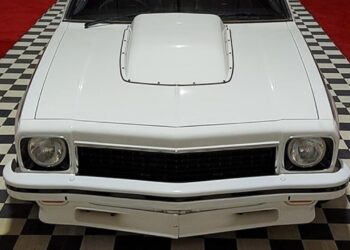 1977 Holden Torana A9X vende per meno di $ 1 milione, ma stabilisce il record per il modello