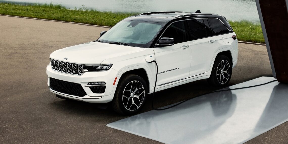 2022 Jeep Grand Cherokee a cinque posti svelata nel modello ibrido plug-in 4x, qui nel 2022