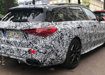 2022 Mercedes-AMG C63 spy wagon: primo sguardo all'ibrido plug-in a quattro cilindri da 480 kW