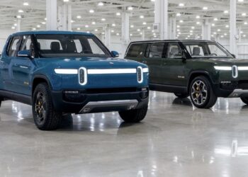 2022 Veicoli elettrici Rivian R1S e R1T in ritardo di almeno tre mesi