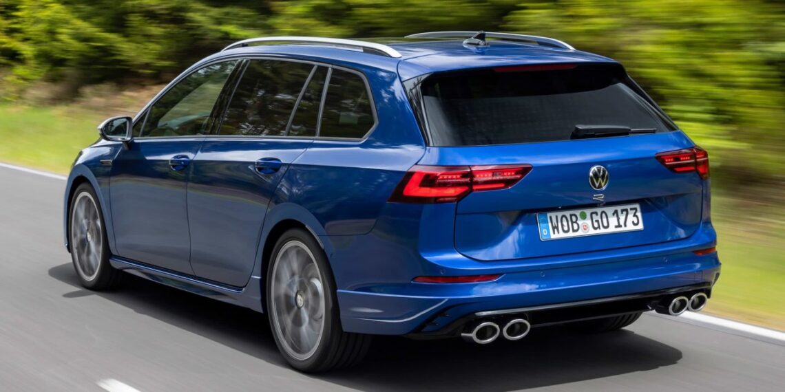 2022 Viene presentato il vagone Volkswagen Golf R, il cui lancio è previsto in Australia all'inizio del 2022