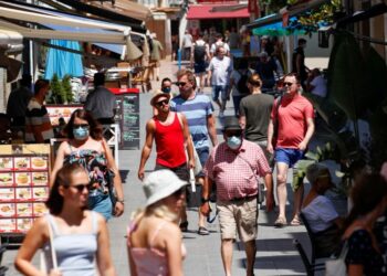 Barcellona ripristina il coprifuoco mentre la Spagna combatte l'aumento del Covid-19