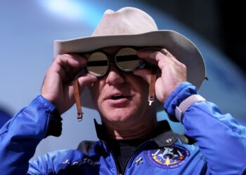 Bezos offre una copertura di 2 miliardi di dollari dei costi della NASA in cambio di un contratto per la sonda lunare per gli astronauti
