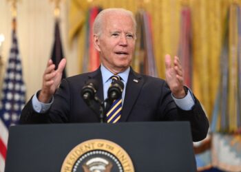 Biden firma l'ordine di reprimere Big Tech e aumentare la concorrenza "su tutta la linea"