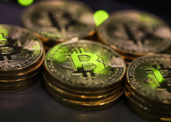 Bitcoin ha avuto un primo semestre estremamente volatile.  Ecco 5 dei maggiori rischi che ci aspettano