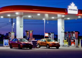 Canada, l'ultimo Paese a imporre il divieto di veicoli elettrici, benzina e diesel a partire dal 2035