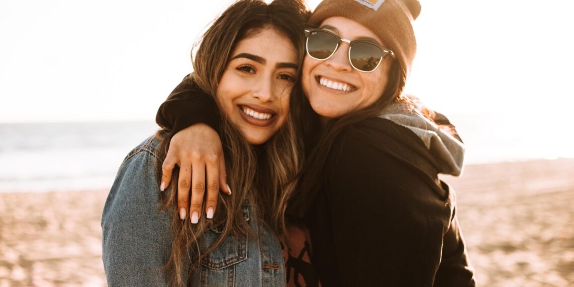 Comunicare con le amiche riduce lo stress per le donne: studiare