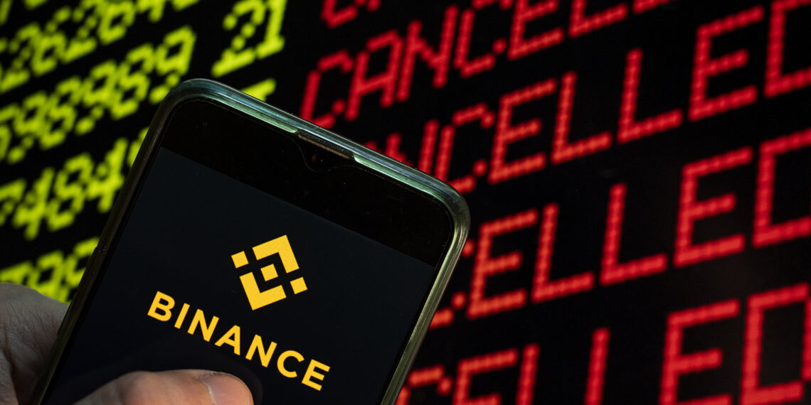 Crypto Exchange Binance smette di vendere versioni digitali di azioni come Tesla e Apple come circolo dei regolatori