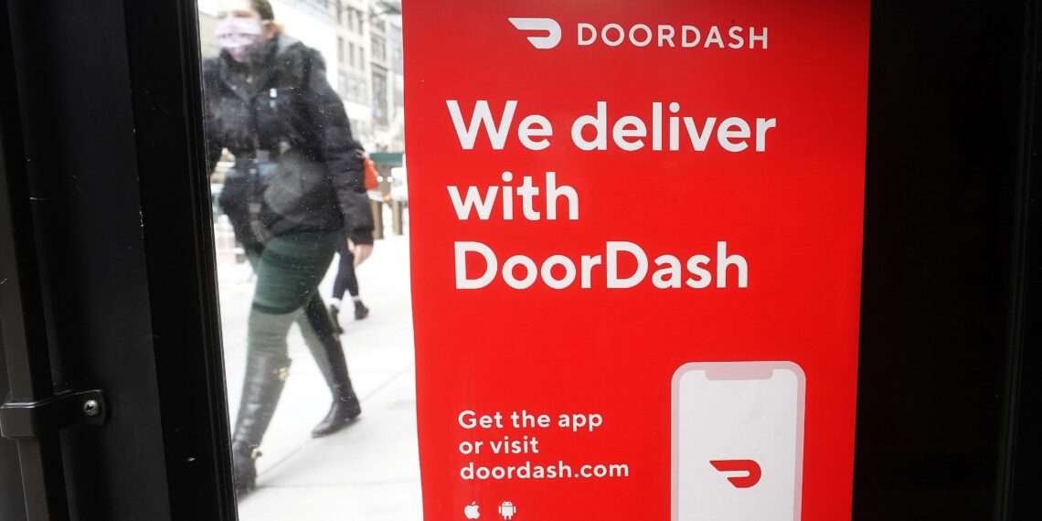 DoorDash e Albertsons collaborano per consegnare generi alimentari in giornata a quasi 2.000 negozi