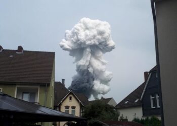 Esplosione in un parco industriale tedesco: due morti, diversi dispersi