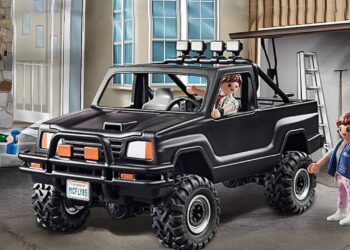 Grande Scott!  Ritorno al futuro, la Toyota HiLux di Marty McFly ora disponibile come set Playmobil