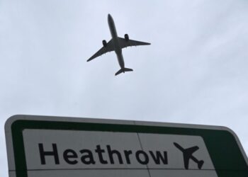 Heathrow riapre pista, terminal in segno di ottimismo per i viaggi