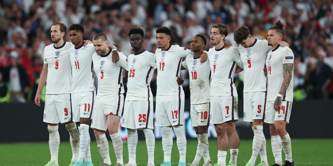 I calciatori criticano la risposta di Facebook e Twitter agli abusi razzisti