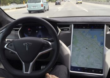 I proprietari di Tesla ora possono ottenere assistenza alla guida "FSD" premium per $ 199 al mese