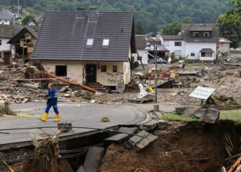 I tedeschi descrivono l'impotenza di fronte alle inondazioni devastanti