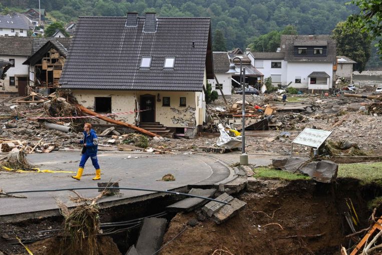 I tedeschi descrivono l'impotenza di fronte alle inondazioni devastanti