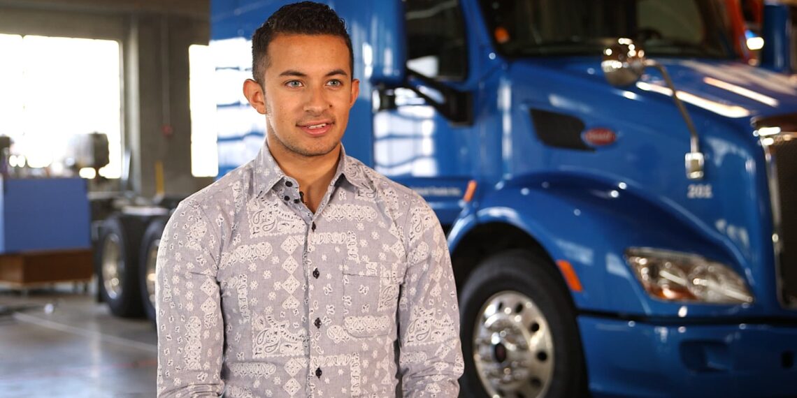 Il CEO di Embark Alex Rodrigues, appena 25 anni, rende pubblico l'avvio del suo camion senza conducente tramite SPAC
