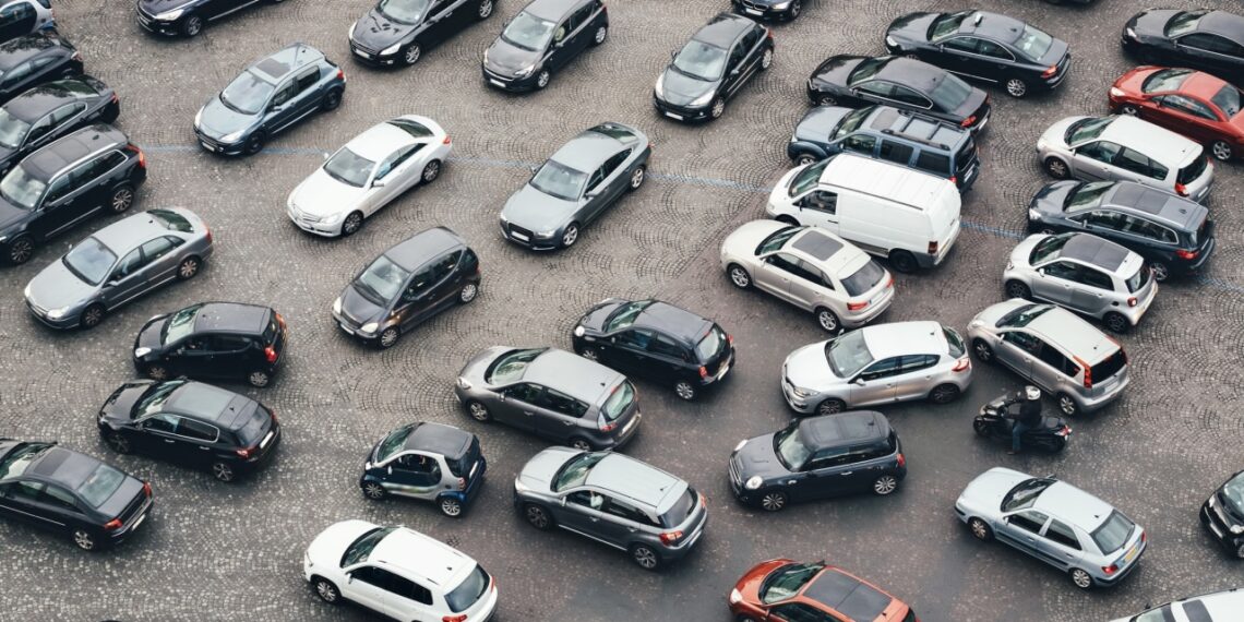 Imminente la legge europea che vieta le nuove auto a benzina e diesel - rapporto