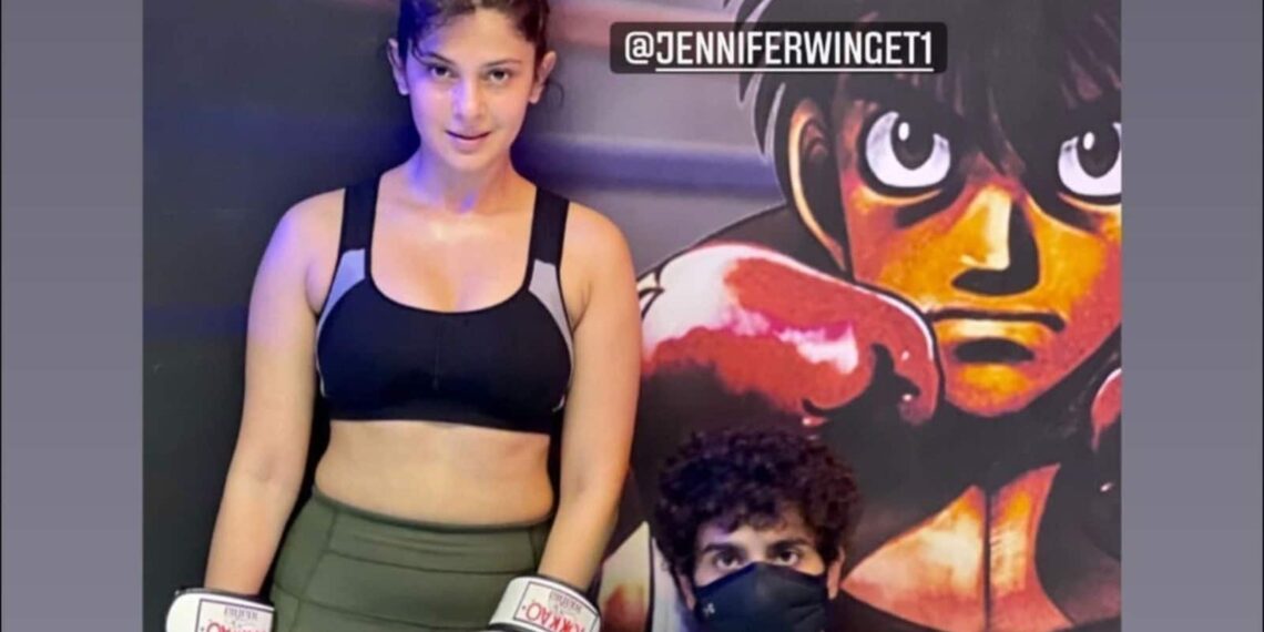 Jennifer Winget dà un assaggio del suo "Toofaan" qui perché provare un allenamento di boxe?