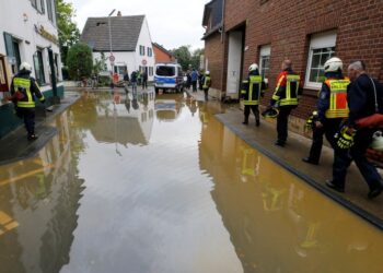 L'Europa scava tra le macerie del diluvio mentre il bilancio delle vittime aumenta