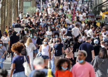 La Francia ripristina la regola delle mascherine nel sud mentre aumentano i casi di Covid-19
