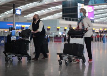 La Gran Bretagna rifiuta la quarantena per i britannici completamente vaccinati nell'incentivo della compagnia aerea