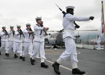 La Russia avverte la Gran Bretagna: naviga di nuovo vicino alla Crimea e i tuoi marinai saranno feriti
