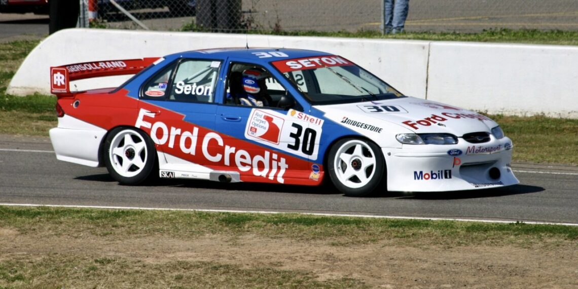 La Supercar V8 di Glenn Seton, vincitrice del campionato 1997, va all'asta