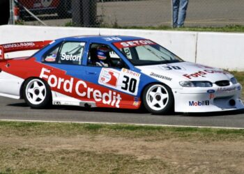 La Supercar V8 di Glenn Seton, vincitrice del campionato 1997, va all'asta