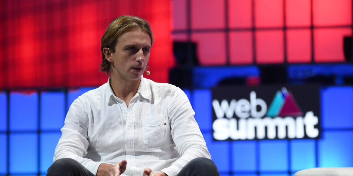 La banca digitale Revolut valutata 33 miliardi di dollari in un round di finanziamento guidato da SoftBank e Tiger Global