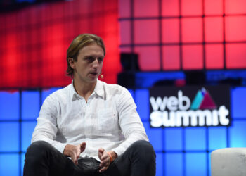 La banca digitale Revolut valutata 33 miliardi di dollari in un round di finanziamento guidato da SoftBank e Tiger Global