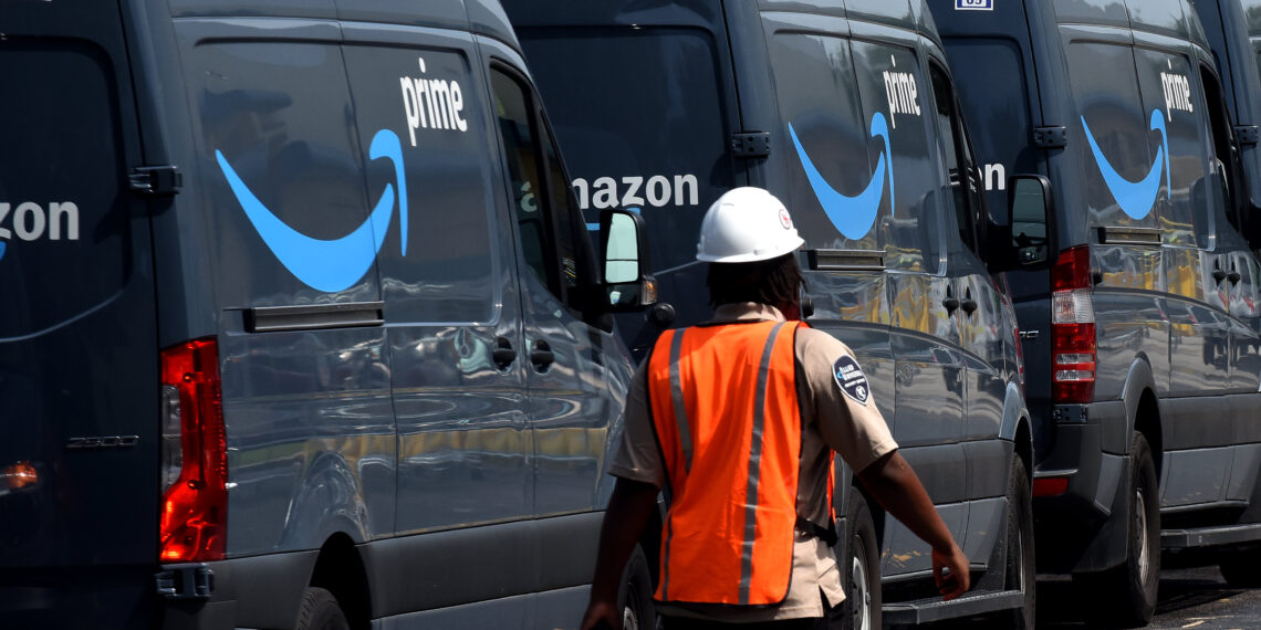 Le emissioni di carbonio di Amazon sono aumentate del 19% nel 2020, anche se il Covid-19 ha abbassato i livelli globali
