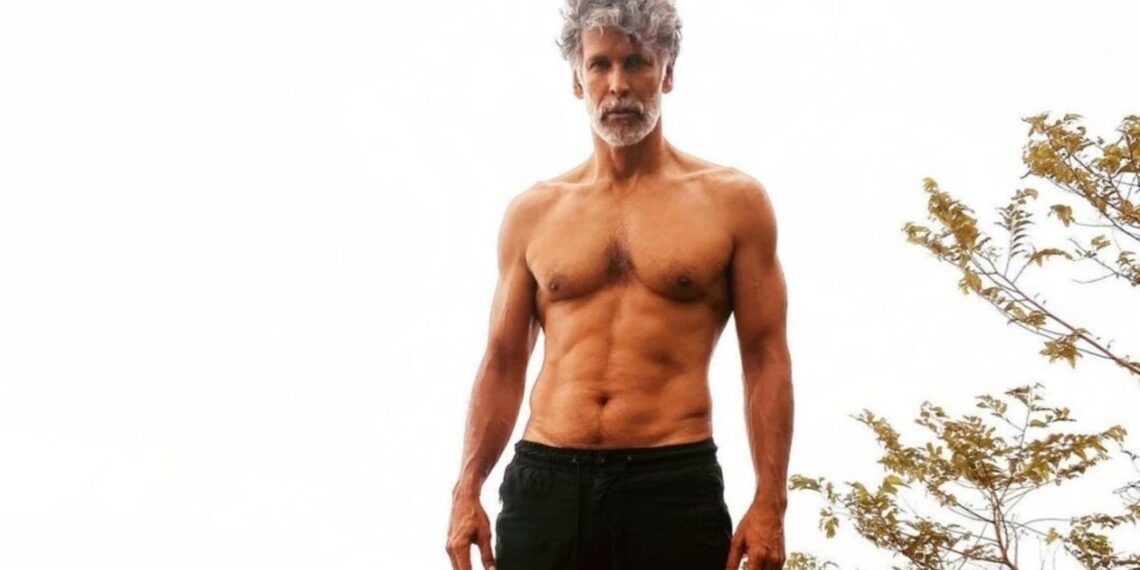 L'impressionante forza di Milind Soman nel nuovo video a torso nudo ti impressionerà
