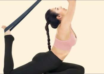 Malaika Arora allevia lo stress e l'ansia con Eka-Pada-Rajakapotasana di Yoga