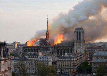Reclamo legale sull'inquinamento da piombo causato dall'incendio di Notre-Dame