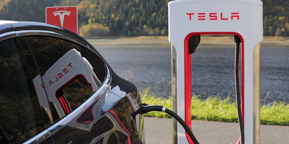 Tesla apre servizi di sovralimentazione ai marchi automobilistici rivali in Norvegia, senza piani di espansione australiani