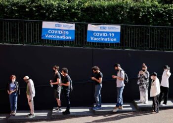 Tutti gli adulti in Gran Bretagna hanno offerto il vaccino contro il Covid-19 prima della riapertura di lunedì