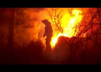 Un incendio sulla Costa Brava spagnola costringe centinaia di persone a lasciare le proprie case
