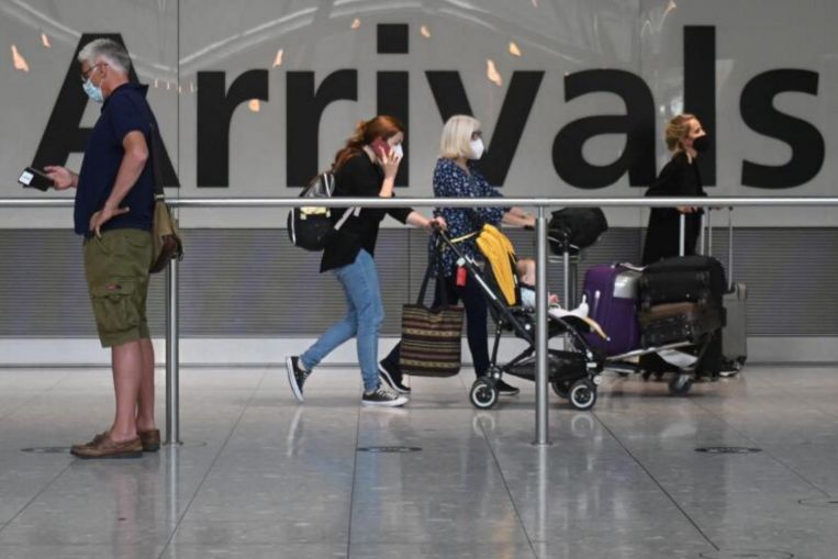 Viaggiatori vaccinati che arrivano nel Regno Unito da paesi con "lista ambra" per evitare la quarantena Covid-19: media