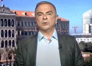 Video: l'ex capo della Nissan Carlos Ghosn parla della fuga dal Giappone
