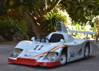 Vivi il tuo sogno giovanile di Le Mans con una Porsche 936 da corsa a metà scala