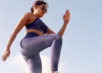 Yasmin Karachiwala ti mostra come iniziare la settimana con Pilates, HIIT