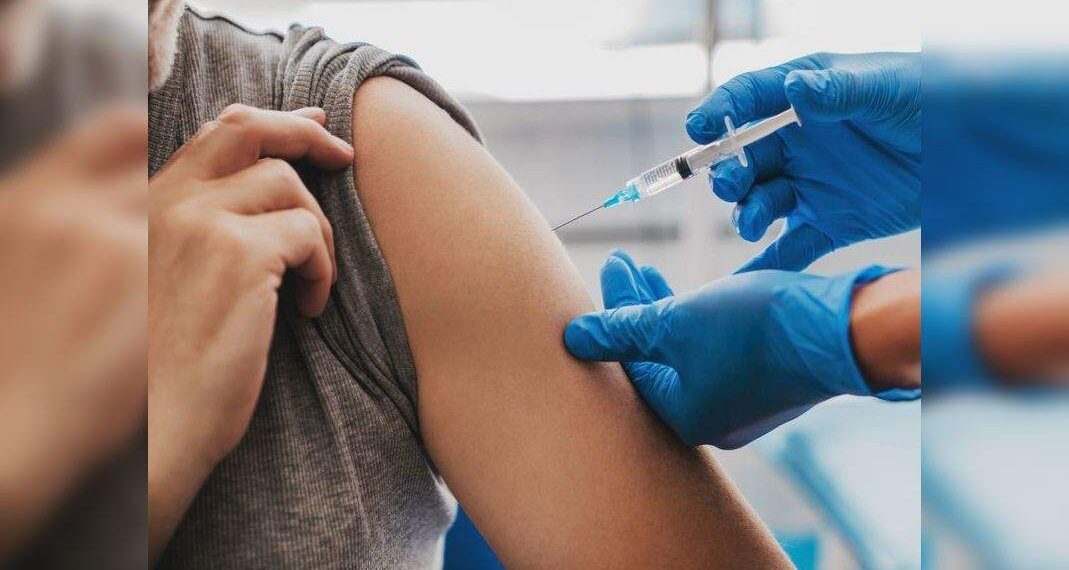 governo  incoraggia le persone a viaggiare solo se sono completamente vaccinate tra le preoccupazioni per la terza ondata di COVID