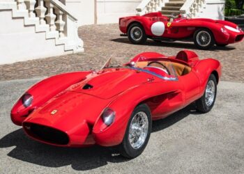 1957 Ferrari 250 Testa Rossa ricostruita in miniatura da Little Car Company